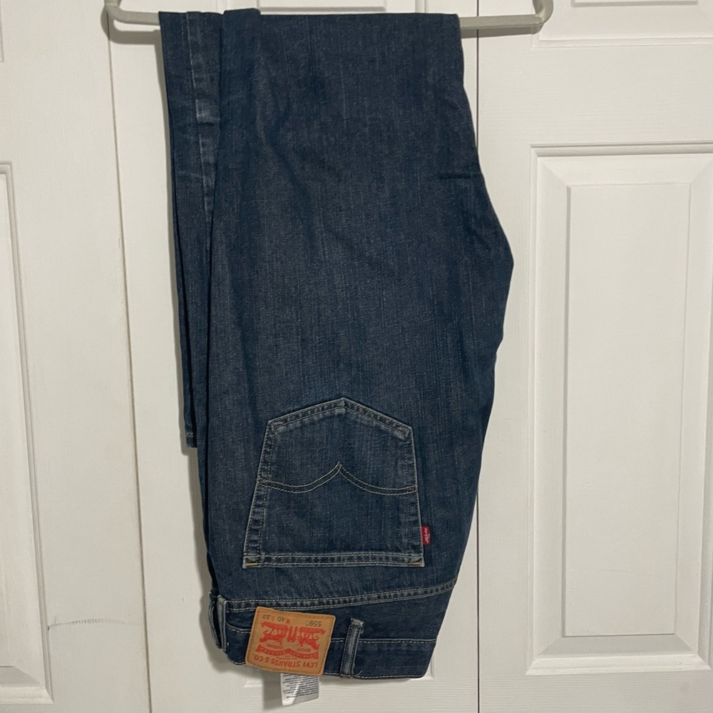 Levi’s Jeans Mens 40 x 32 Medium Wash Relaxed Straight 559 Distressed Blue Denim